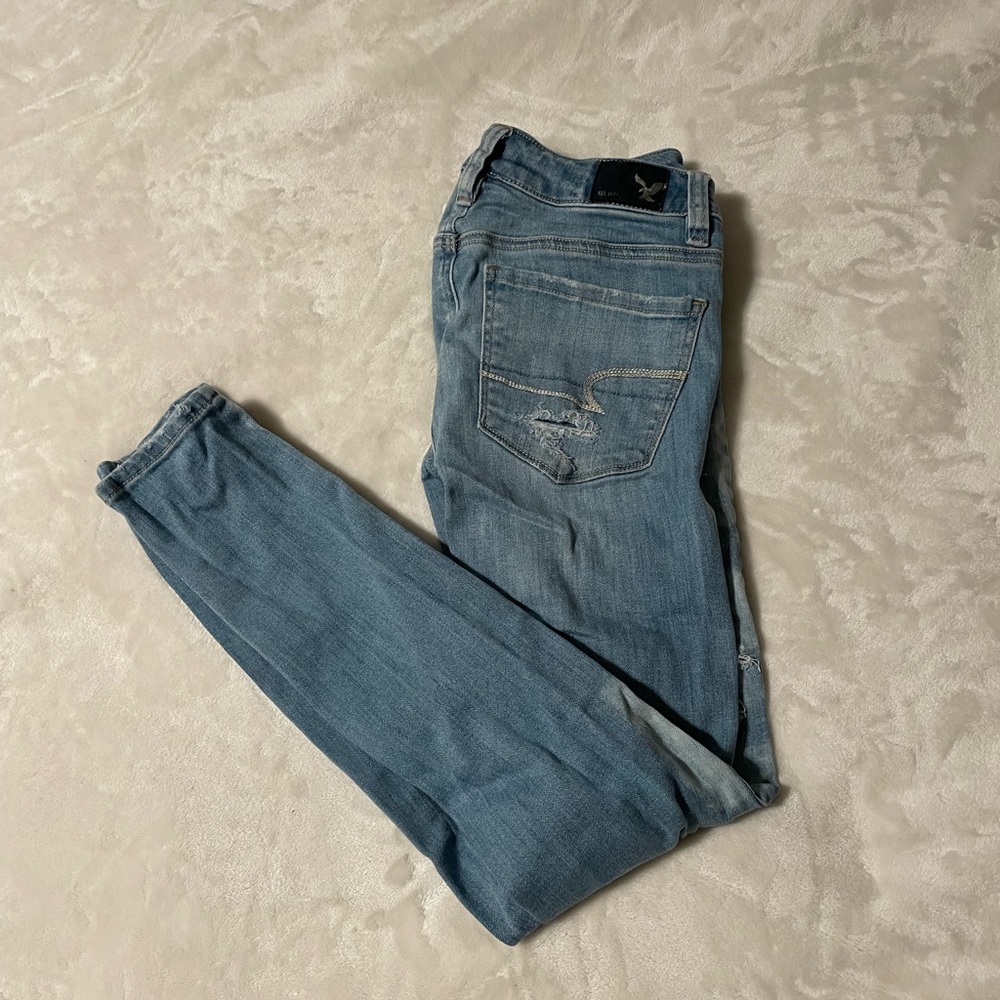 Distressed jegging jeans